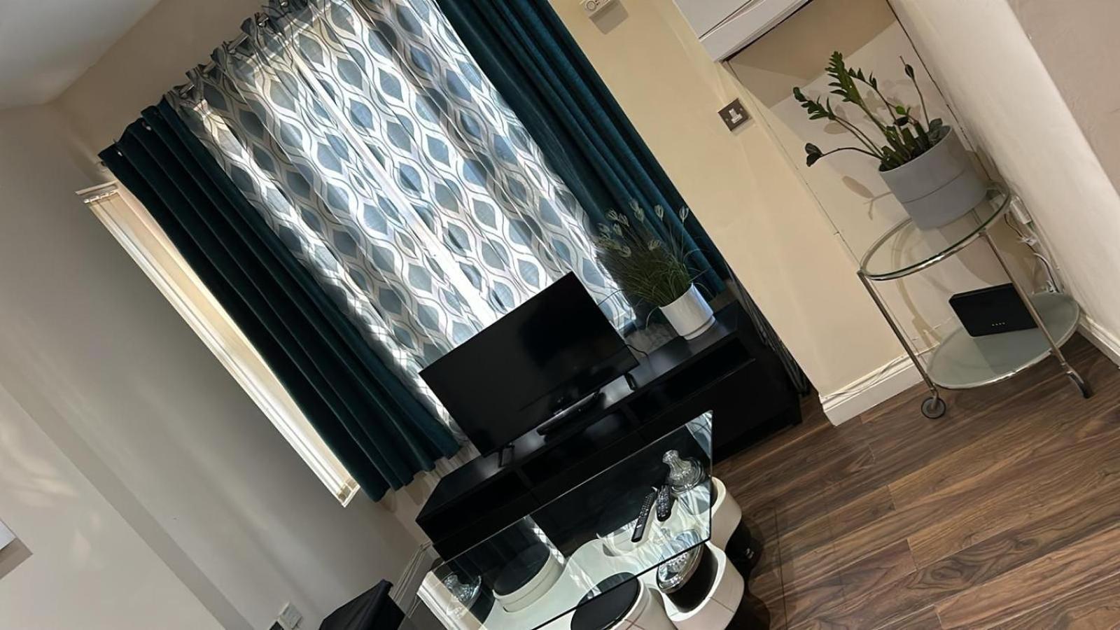 Luxurious 2 Bed Apartment Бедфорд Экстерьер фото